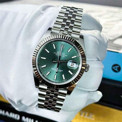 Rolex Datejust 41 watch: Oystersteel an.